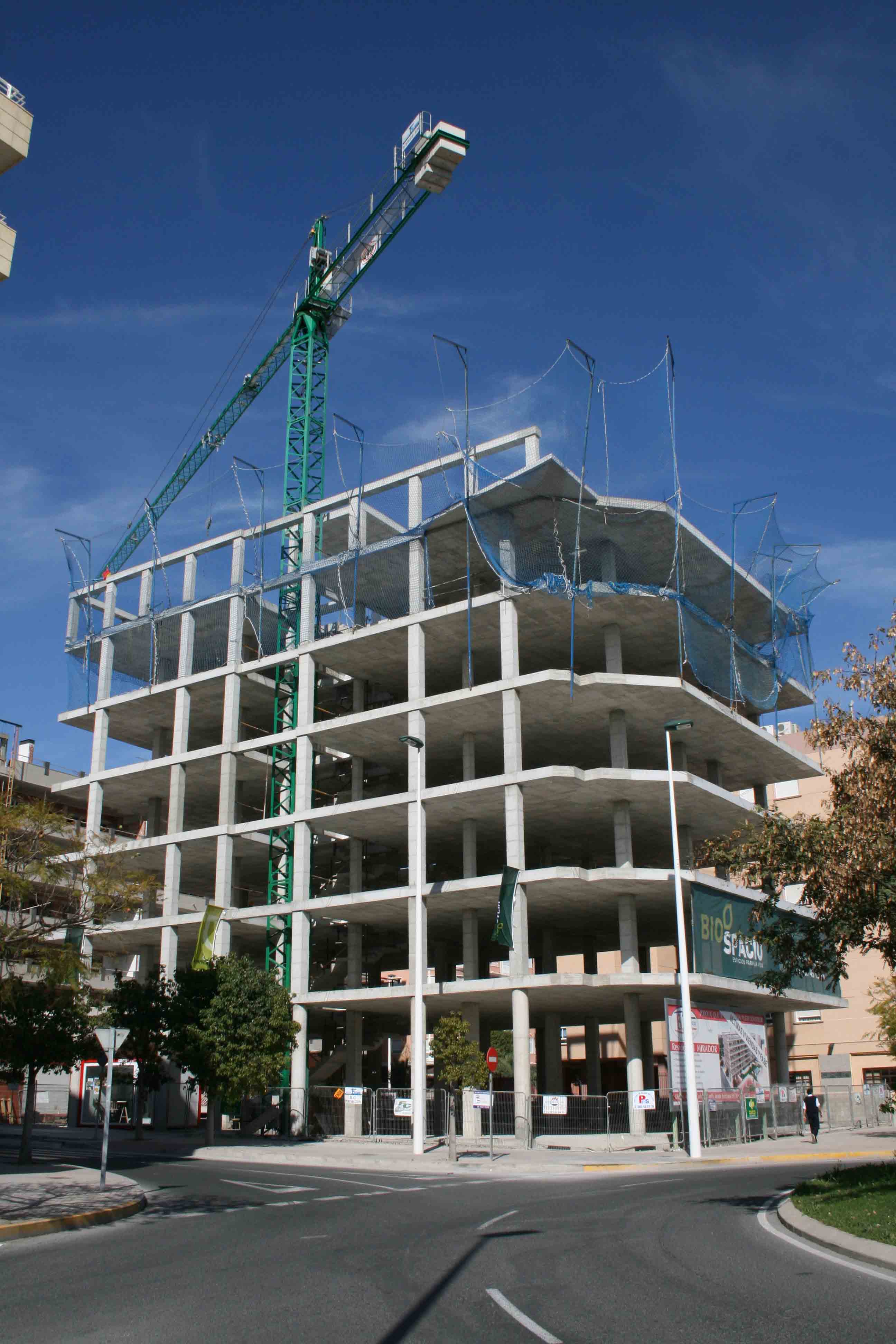 Edificio de 20 viviendas, locales y garajes. C/ Orihuela, con C/ Frasquita Vázquez, con C/ Baltasar Brotons García. -- 