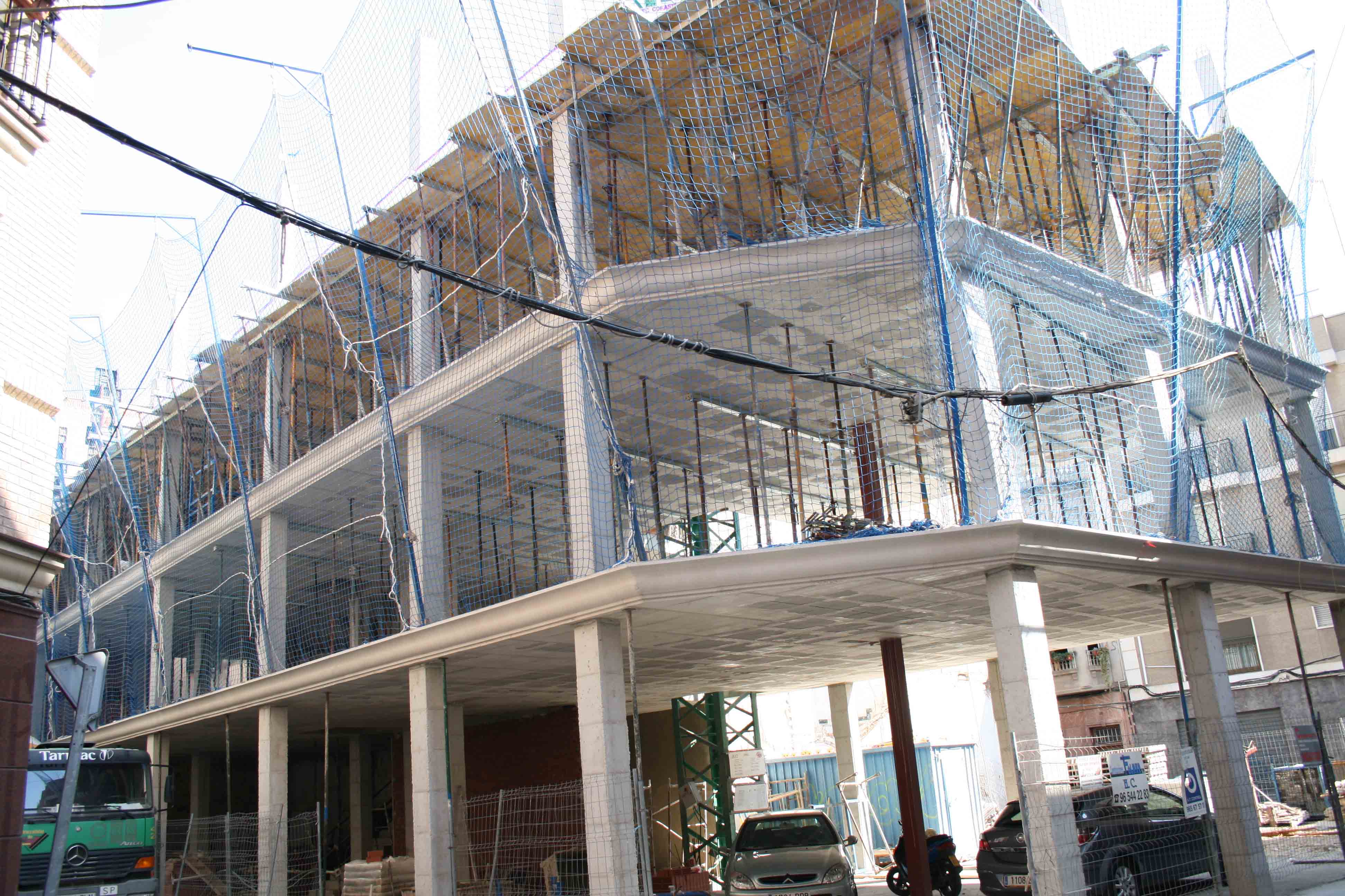 Edificio de 9 viviendas, 3 plantas de sótano y locales en C/ Daoiz, esq. C/ Alfonso X El Sabio, de Elche.