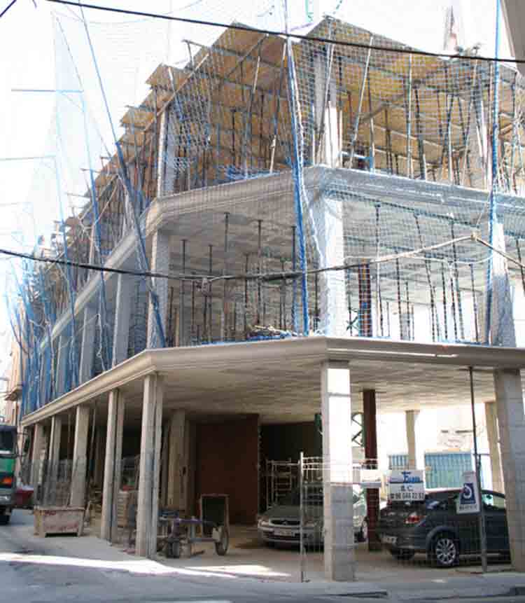 Edificio de 9 viviendas, 3 plantas de sótano y locales en C/ Daoiz, esq. C/ Alfonso X El Sabio, de Elche.