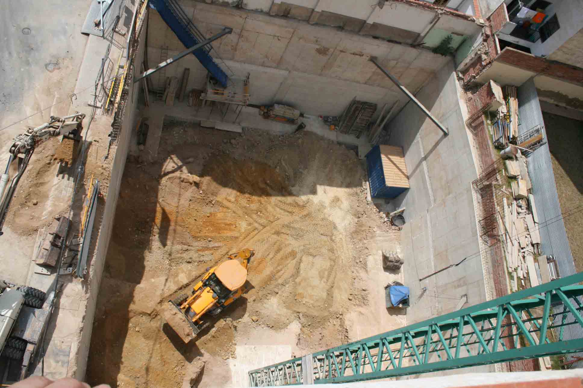 Edificio de 15 viviendas de renta libre y local en C/ Doctor Sapena, n º 4, 6 y 8 de Elche. 