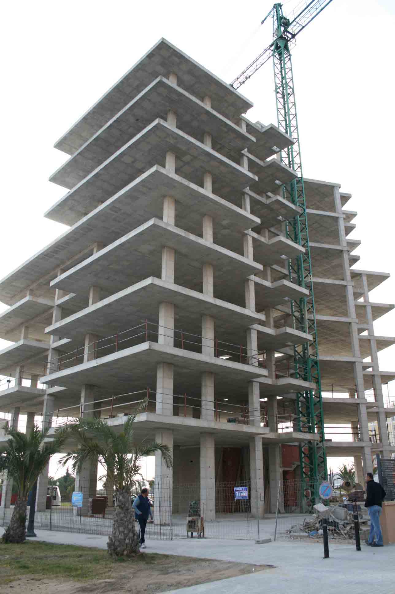 Edificio de 23 viviendas, 2 sótanos y locales en Sector E-12 zona Avda. Cortes Valencianas de Elche. Cortes Valencianas de Elche 