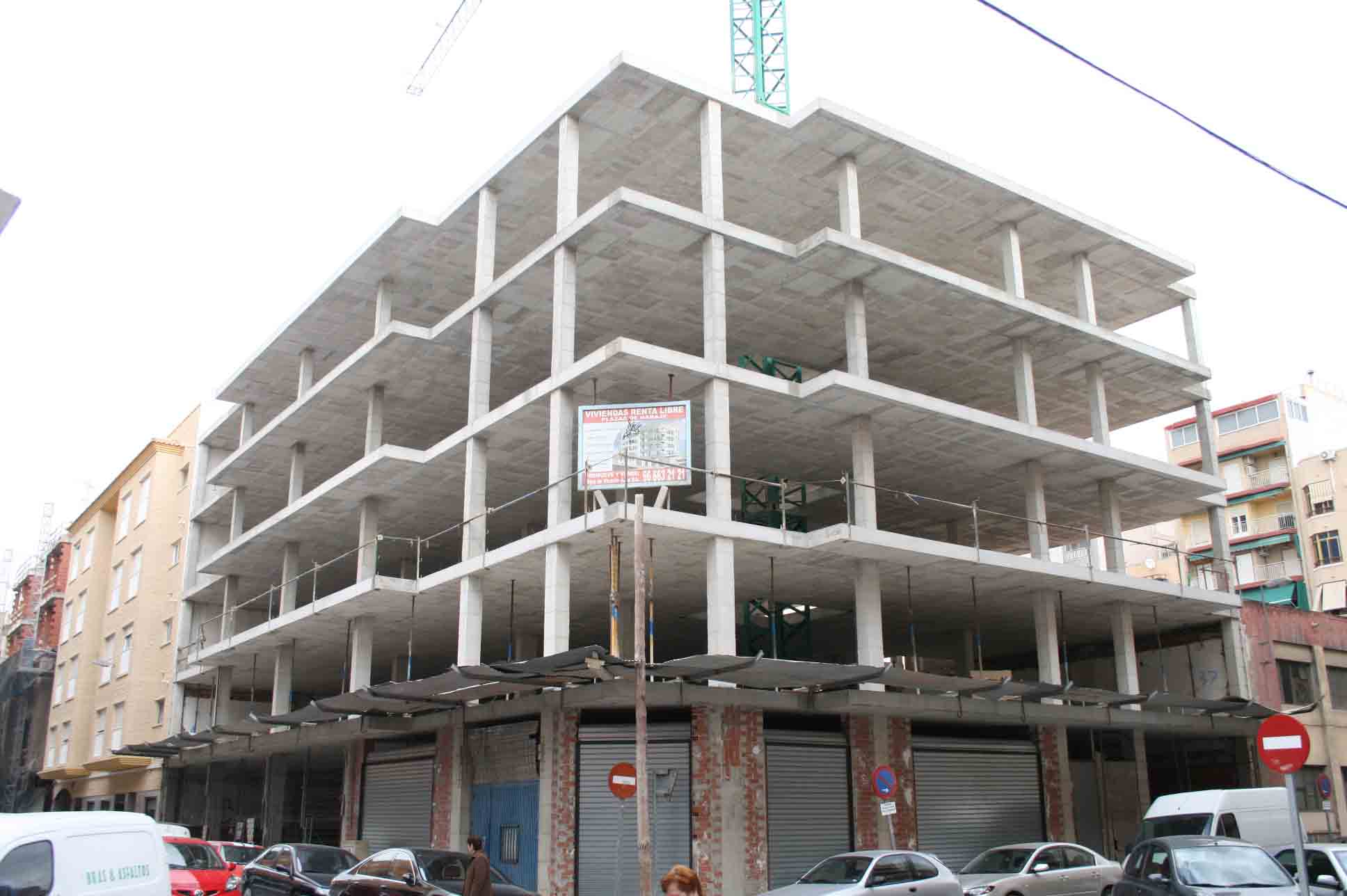 Edificio de 27 viviendas y locales en C/ Fernanda Santamaría, esq. C/ Capitán Baltasar Tristany, de Elche.