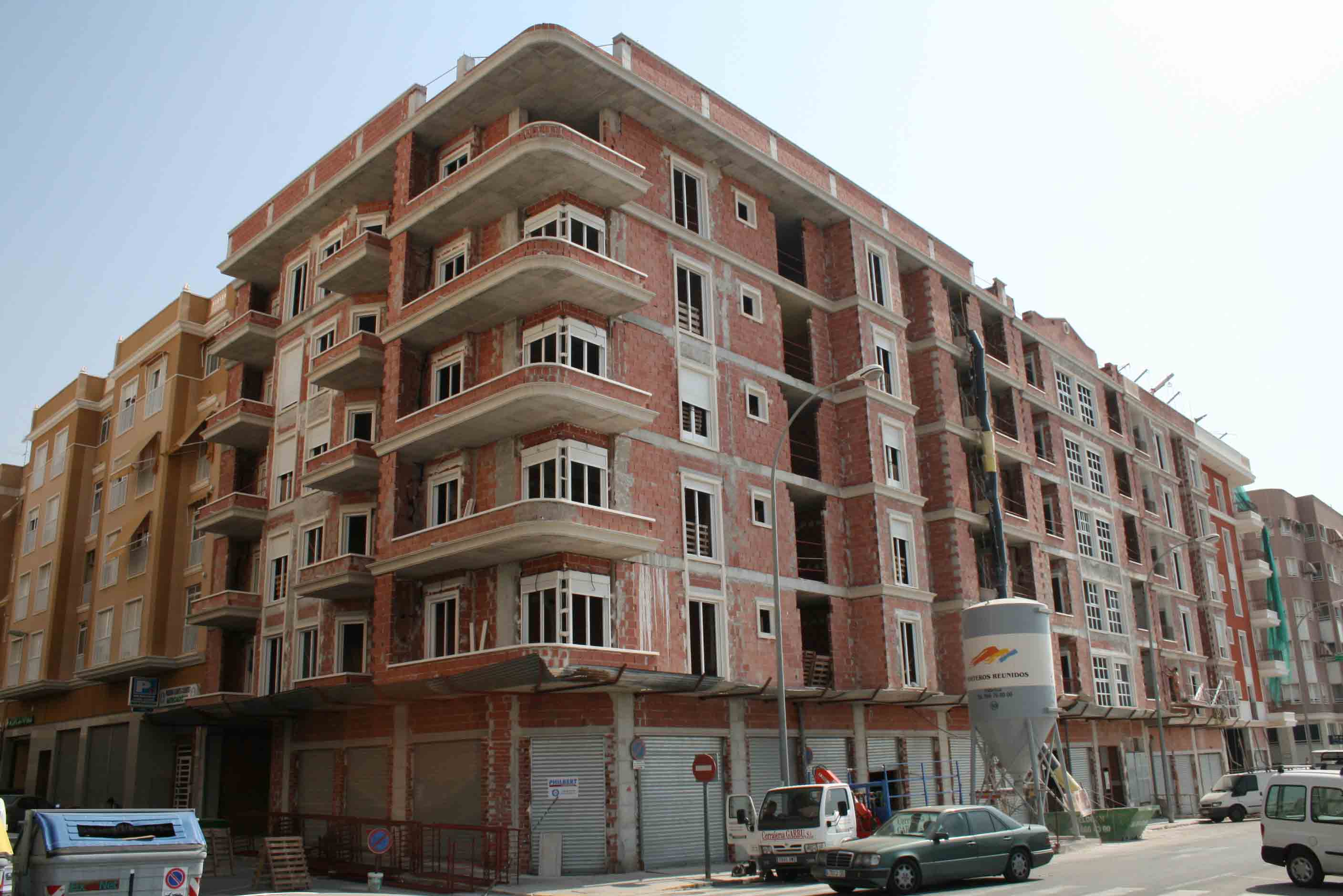 Edificio de 55 viviendas, 2 sótanos y locales en C/ Joaquín Martínez Maciá, esq. C/ Antonio Brotons Pastor, esq. C/ Asunción Parreño García de Elche. 